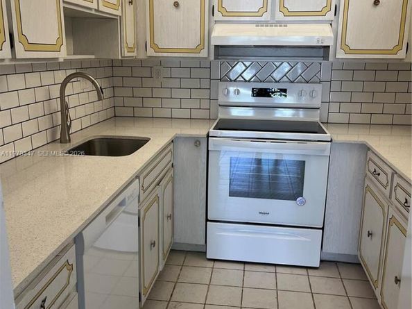 17051 NE 35th Ave 202, North Miami Beach FL 33160