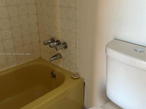 17051 NE 35th Ave 202, North Miami Beach FL 33160