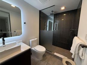227 NE 2nd St 2911, Miami FL 33132