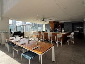 227 NE 2nd St 2911, Miami FL 33132