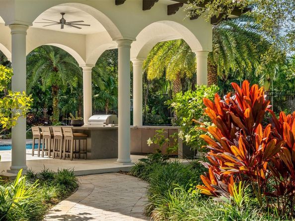 8900 SW 62nd Ct, Pinecrest FL 33156