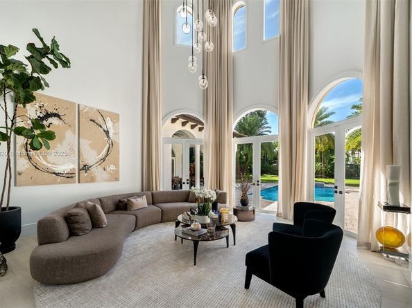 8900 SW 62nd Ct, Pinecrest FL 33156