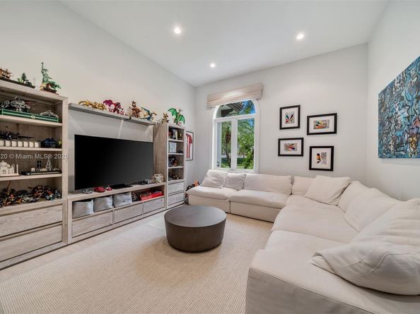 8900 SW 62nd Ct, Pinecrest FL 33156