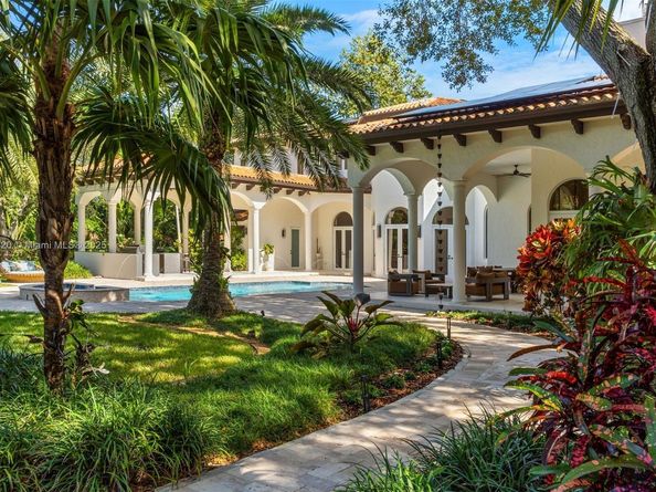 8900 SW 62nd Ct, Pinecrest FL 33156