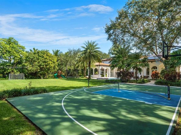 8900 SW 62nd Ct, Pinecrest FL 33156