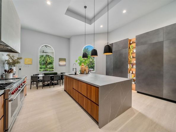 8900 SW 62nd Ct, Pinecrest FL 33156