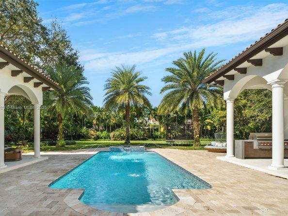 8900 SW 62nd Ct, Pinecrest FL 33156