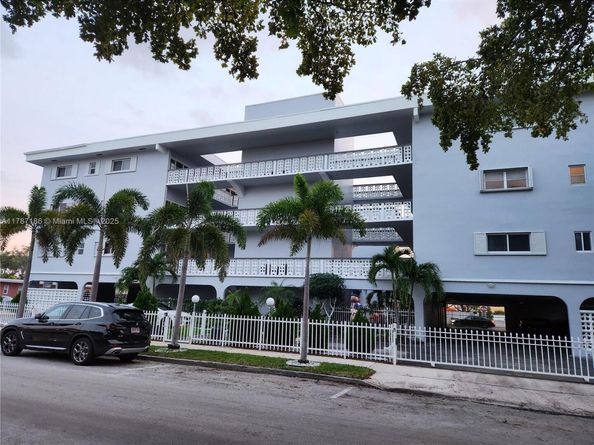 1818 Rodman St 2E, Hollywood FL 33020