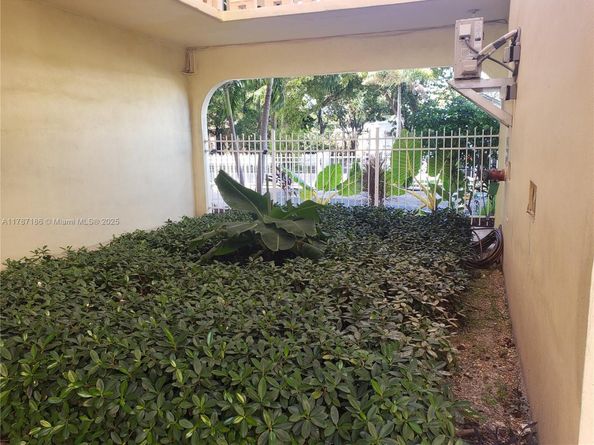 1818 Rodman St 2E, Hollywood FL 33020