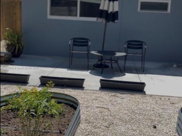 81 NE 47th Ct, Oakland Park FL 33334