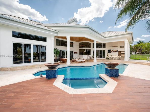3425 Saddlebrook Ln, Weston FL 33331