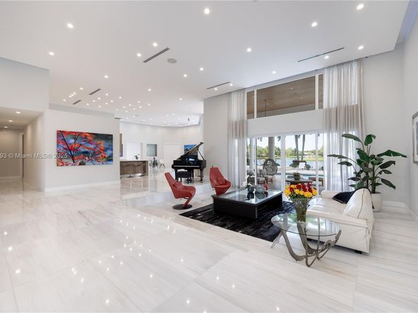 3425 Saddlebrook Ln, Weston FL 33331