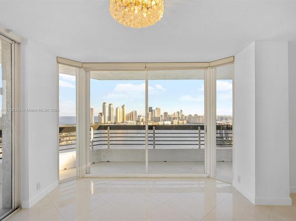 3530 Mystic Pointe Dr LPH10, Aventura FL 33180