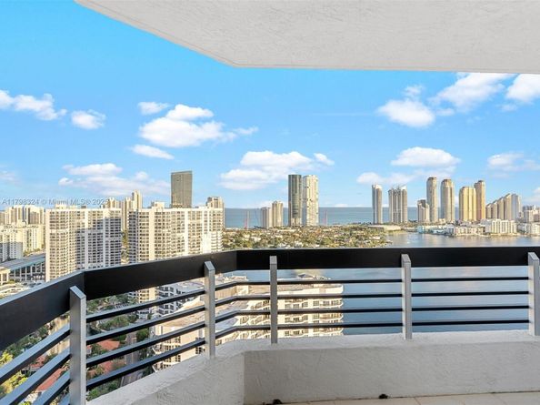 3530 Mystic Pointe Dr LPH10, Aventura FL 33180