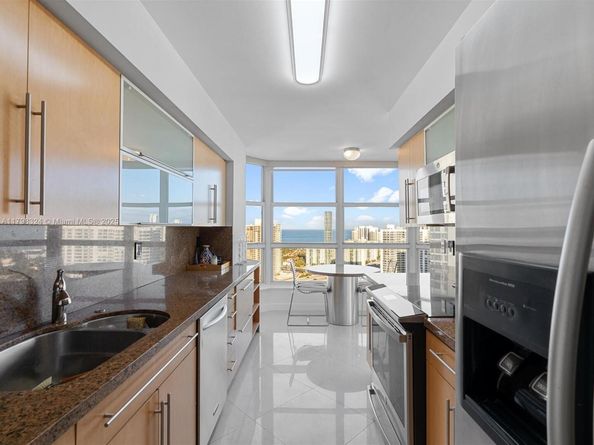 3530 Mystic Pointe Dr LPH10, Aventura FL 33180