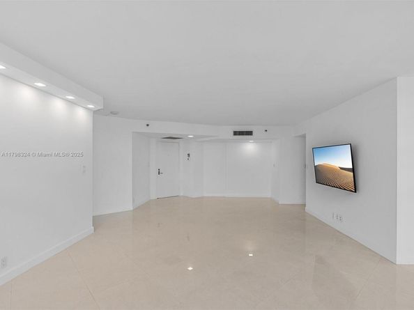 3530 Mystic Pointe Dr LPH10, Aventura FL 33180