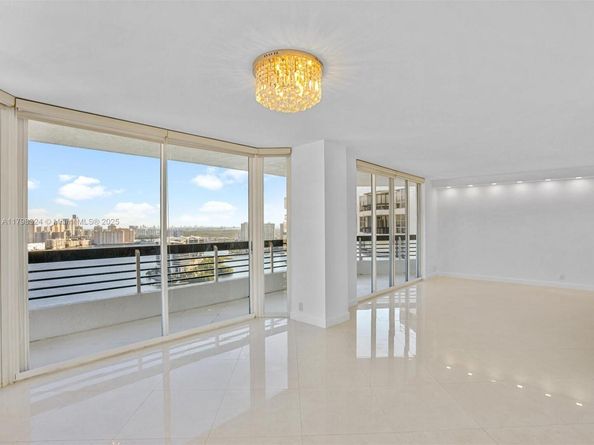 3530 Mystic Pointe Dr LPH10, Aventura FL 33180