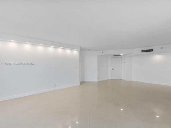 3530 Mystic Pointe Dr LPH10, Aventura FL 33180