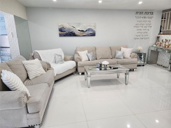 3301 Simms St 12B, Hollywood FL 33021