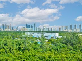 15051 Royal Oaks Ln 906, North Miami FL 33181