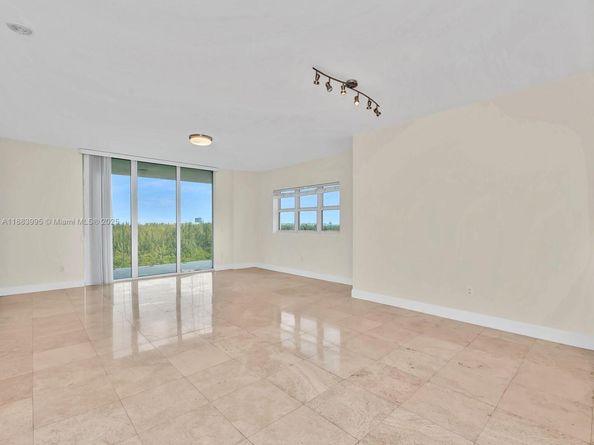 15051 Royal Oaks Ln 906, North Miami FL 33181