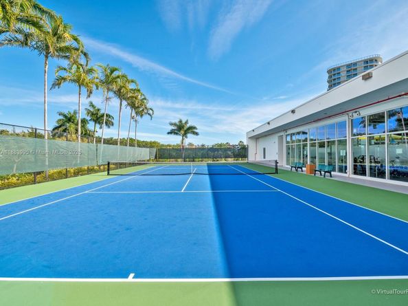 15051 Royal Oaks Ln 906, North Miami FL 33181