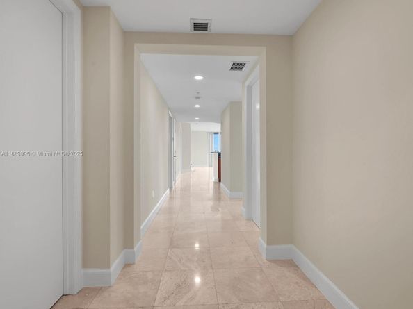 15051 Royal Oaks Ln 906, North Miami FL 33181