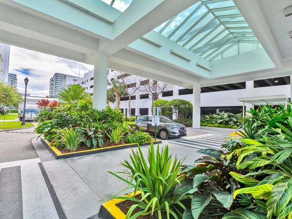 15051 Royal Oaks Ln 906, North Miami FL 33181