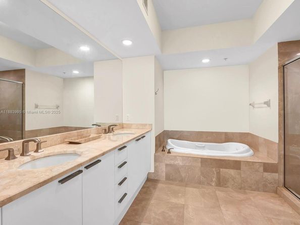 15051 Royal Oaks Ln 906, North Miami FL 33181