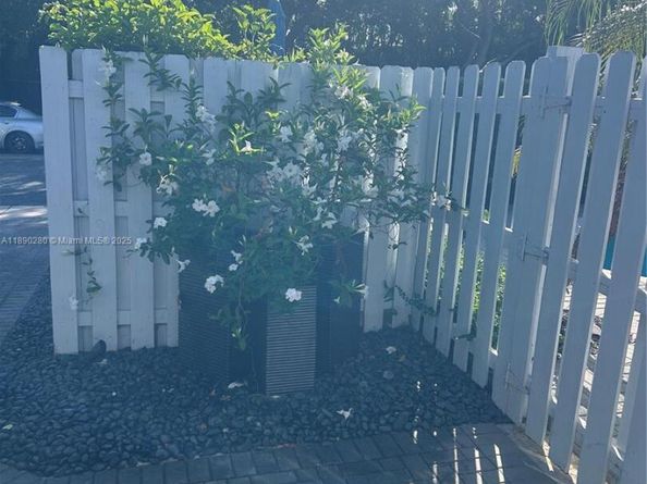 1441 NE 17th Way, Fort Lauderdale FL 33304