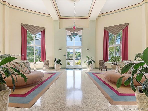 255 W 24th St 136, Miami Beach FL 33140