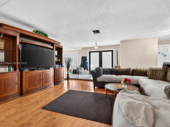 849 NW 70th Way, Margate FL 33063