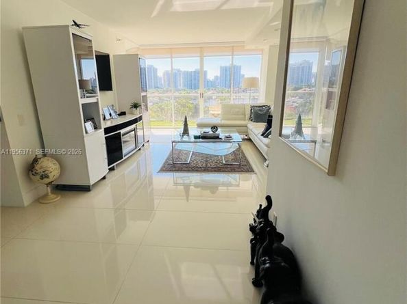 3640 Yacht Club Dr 609, Aventura FL 33180