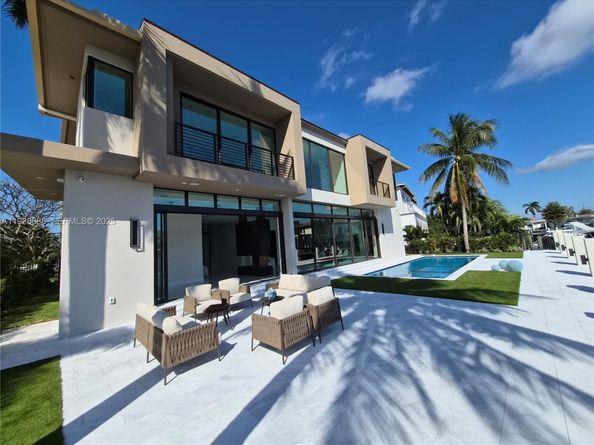 4910 NE 27th Ave, Lighthouse Point FL 33064