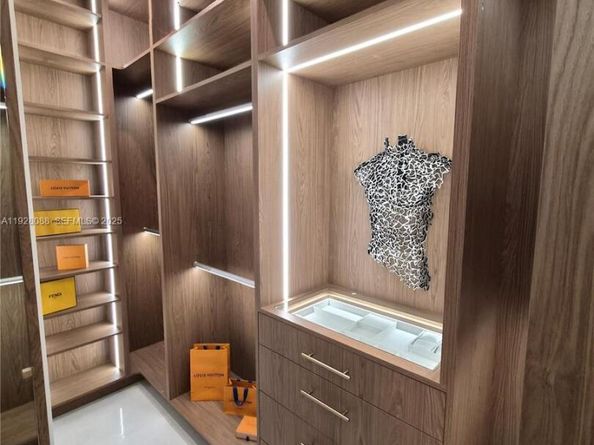 4910 NE 27th Ave, Lighthouse Point FL 33064