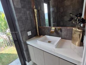 4910 NE 27th Ave, Lighthouse Point FL 33064