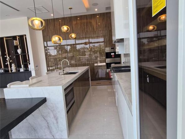 4910 NE 27th Ave, Lighthouse Point FL 33064