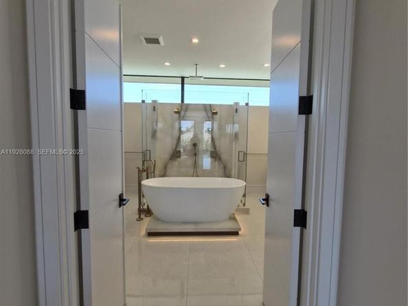 4910 NE 27th Ave, Lighthouse Point FL 33064