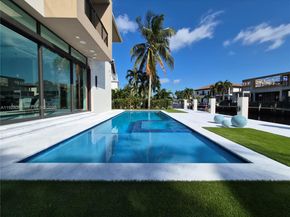 4910 NE 27th Ave, Lighthouse Point FL 33064