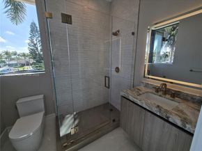 4910 NE 27th Ave, Lighthouse Point FL 33064