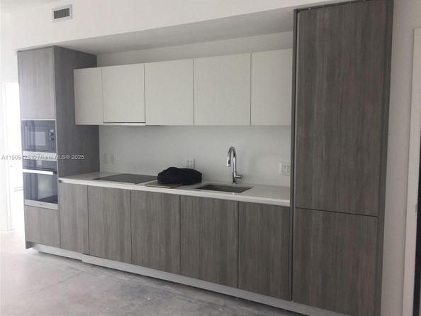 2900 NE 7th Ave 906, Miami FL 33137