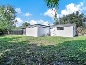 6828 NW 13th St, Plantation FL 33313