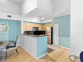 6861 SW 44th St 304, Miami FL 33155