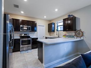 2442 NE 1st St, Homestead FL 33033