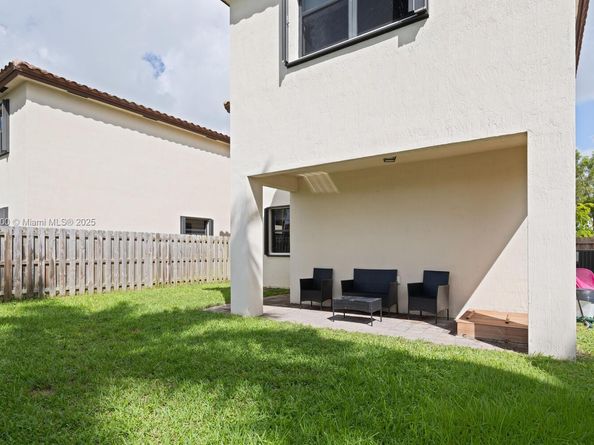 2442 NE 1st St, Homestead FL 33033