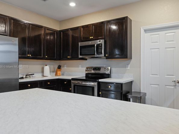 2442 NE 1st St, Homestead FL 33033