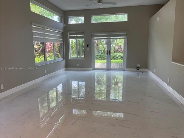 10101 NW 5th St, Plantation FL 33324