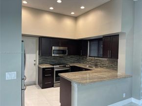 10101 NW 5th St, Plantation FL 33324