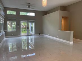 10101 NW 5th St, Plantation FL 33324