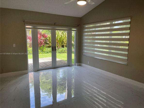 10101 NW 5th St, Plantation FL 33324